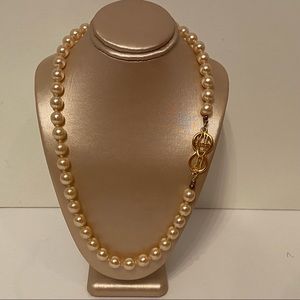 KENNETH JAY LANE NECKLACE FAUX CREAM PEARLS GOLD SIGNATURE KJL CLASP VINTAGE 17”